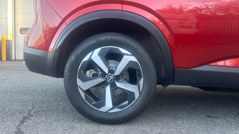 Nissan Qashqai 1.3 DiG-T MH N-Connecta 5dr Petrol Hatchback